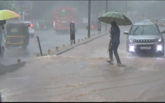Red Alert Issued for Coastal Karnataka Amid Heavy Rains, Thunderstorms - News Karnataka