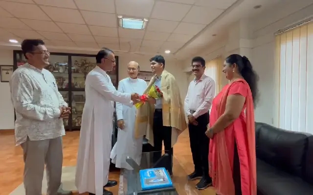 UPSC Achiever Shreyans Gomes Honoured by Udupi Diocese - News Karnataka