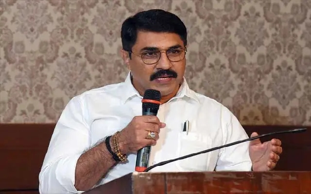 Padmaraj Poojary Hits Back at CT Ravi, Lauds Police in Cow Carcass Case - News Karnataka