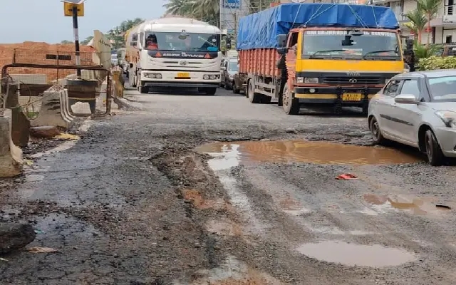 Massive Pothole Near Ambalpady Flyover Sparks Traffic Chaos on NH 66 - News Karnataka