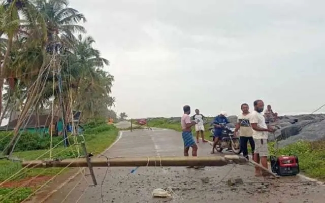 Udupi Rains & Sea Erosion Damage 42 Homes, Roads Washed Away - News Karnataka
