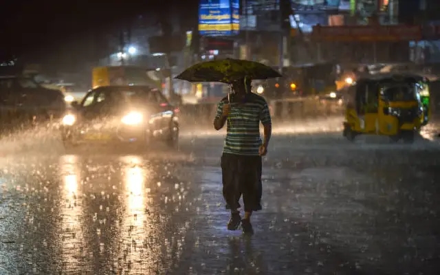 Mangaluru lashed by widespread rains; Yellow Alert issued - News Karnataka