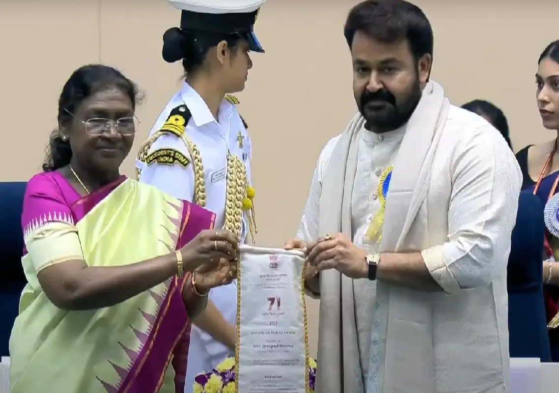 Mohanlal receives Dadasaheb Phalke Award at 71st National Awards - News Karnataka