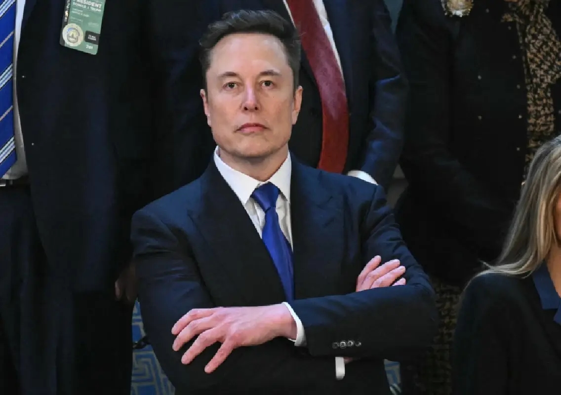 Elon Musk slams NASA chief for inviting rivals to join Moon mission race - News Karnataka