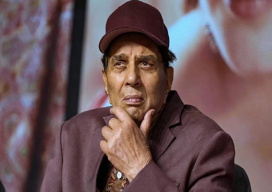 Veteran actor Dharmendra passes away at 89 in Mumbai - News Karnataka