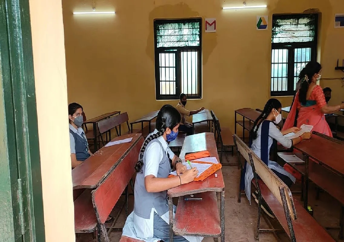 No malpractice in II PUC; SSLC begins - News Karnataka