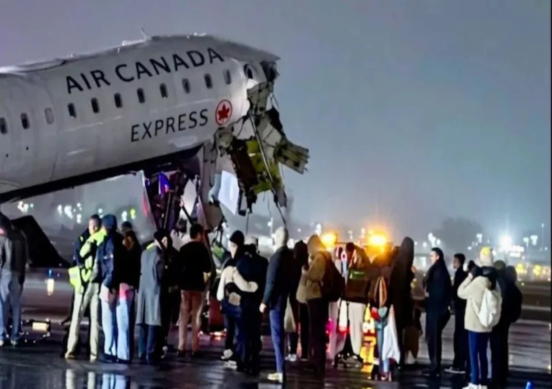 Plane-truck collision halts flights at LaGuardia - News Karnataka