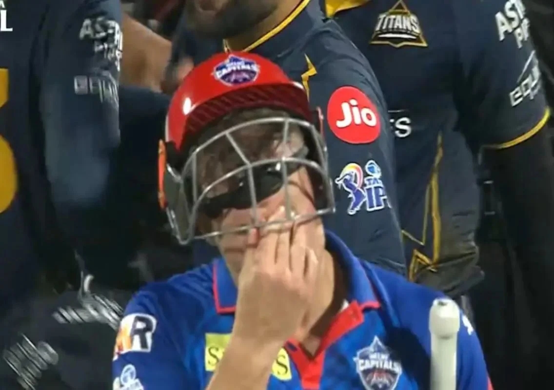 Axar Patel consoles Miller after DC’s narrow loss - News Karnataka