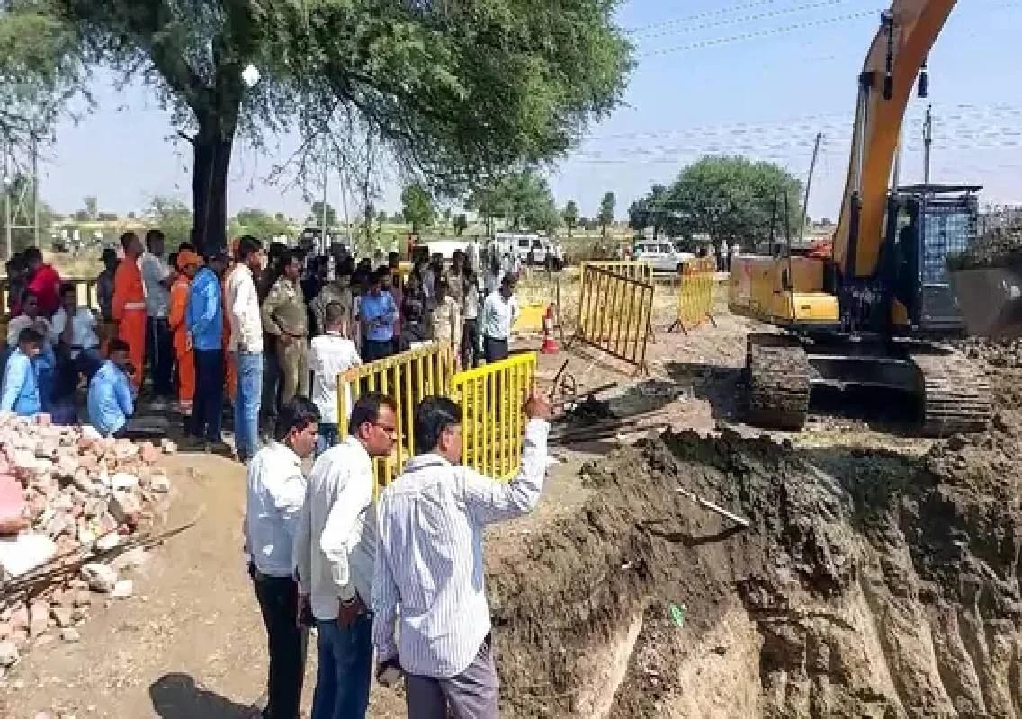 Ujjain borewell tragedy: toddler dies after rescue - News Karnataka