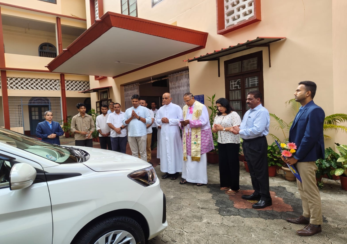Philanthropist Leo Rodrigues Donates Vehicle to St Zuze Vaz Home for Retired Priests - News Karnataka