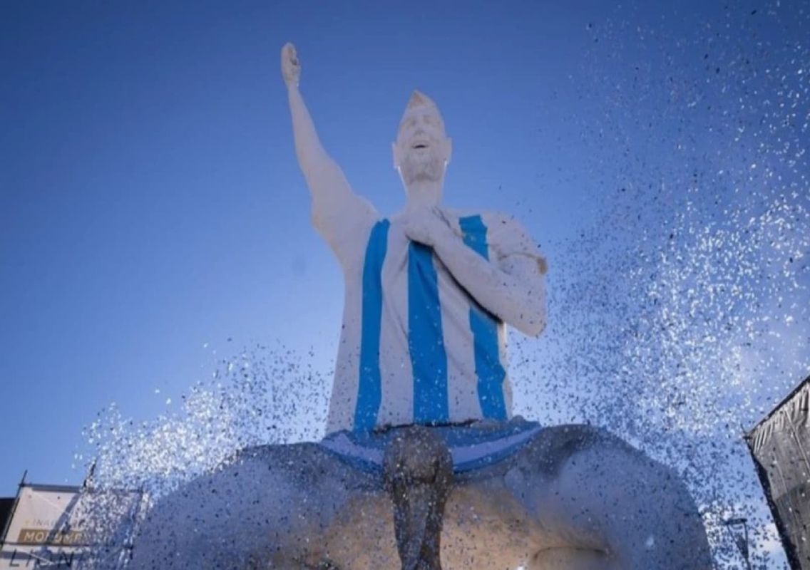 Messi 85-foot statue in Argentina divides fans online - News Karnataka
