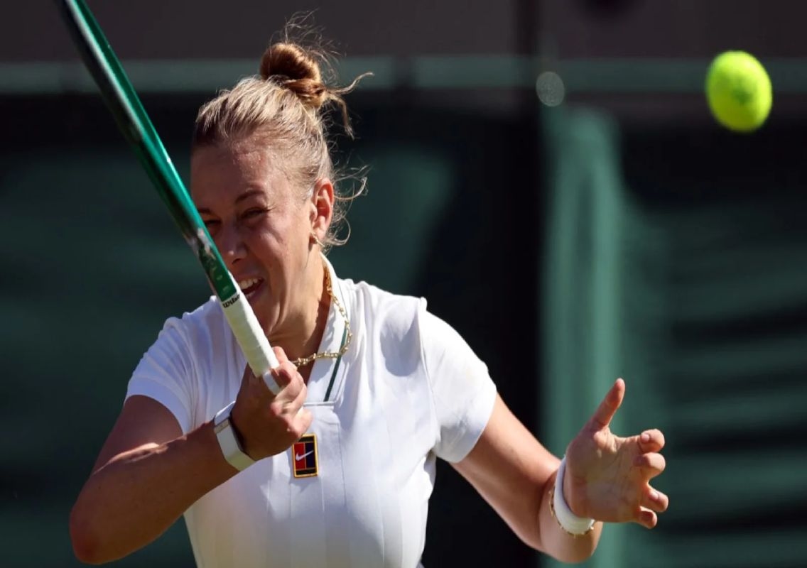 Anisimova survives scare; Swiatek, Zverev advance - News Karnataka