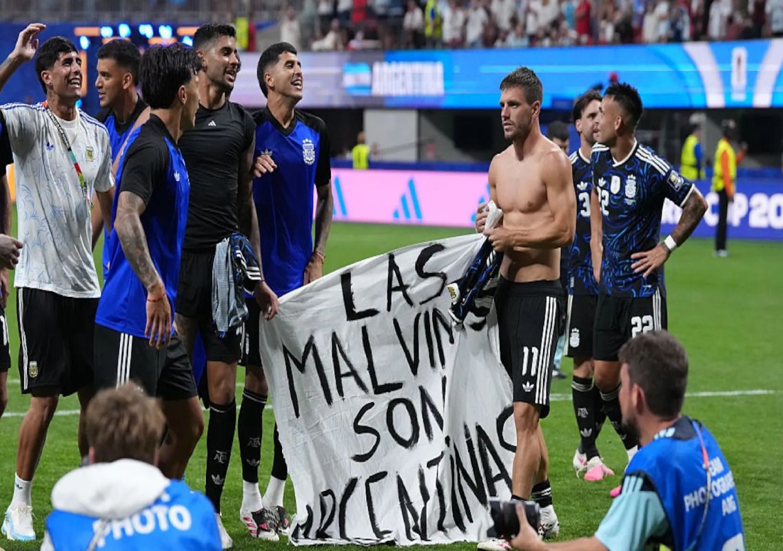 Argentina trio face UK visa row over Falklands banner - News Karnataka