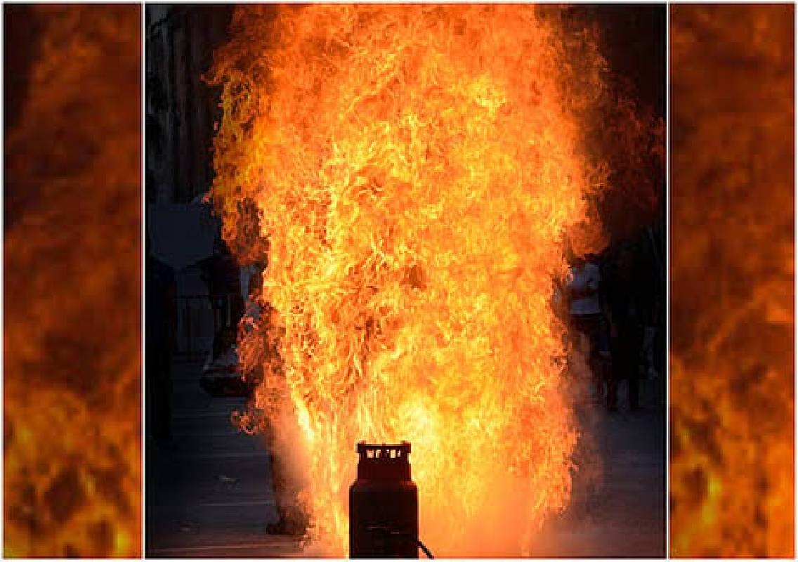 Mandya tea stall cylinder blast damages nearby shop - News Karnataka