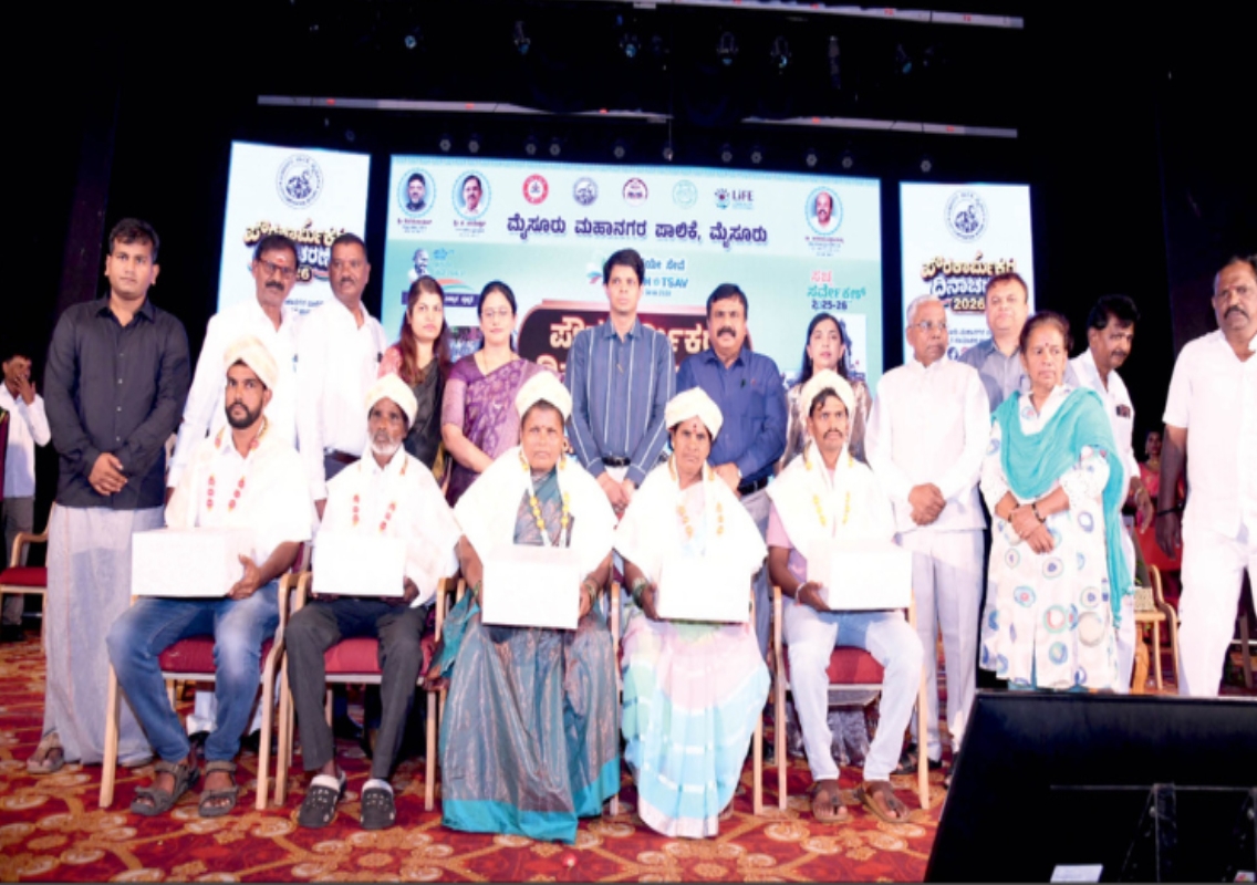 Yaduveer calls Pourakarmikas ambassadors of cleanliness - News Karnataka