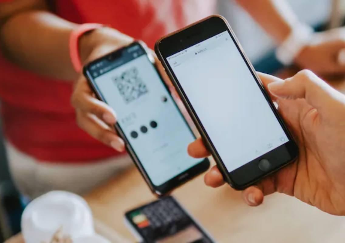 Mobile retailers announce No UPI Day on October 2 - News Karnataka