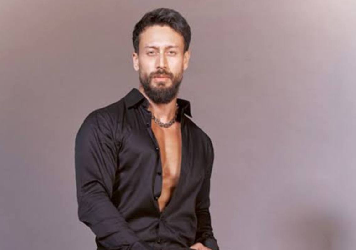 Tiger Shroff safe after firing at car in Mumbai - News Karnataka