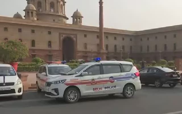 Delhi Police Respond to Bomb Threat; Hoax Emails Spread