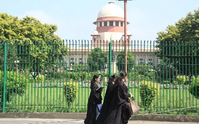 Soaring Temperatures Force Courts to Relax Dress Code for Lawyers