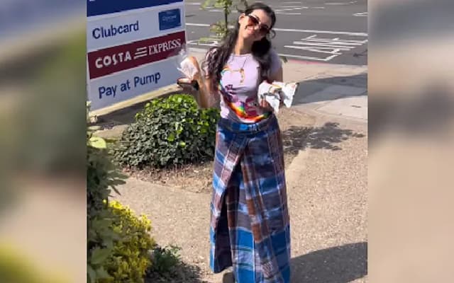 Video Of Woman Walking Around London Streets In A Lungi Is Trending