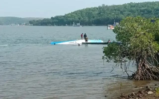 Tourist Boat Capsizes Near Mudangi: Coast Guard Rescues 40 Tourists