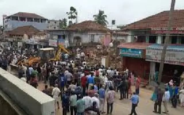 Nine Rescued from Debris as Hotel Collapses in Karnataka’s Gonikoppa