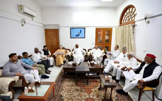 High Voltage Meeting of INDIA Bloc Leaders Begin