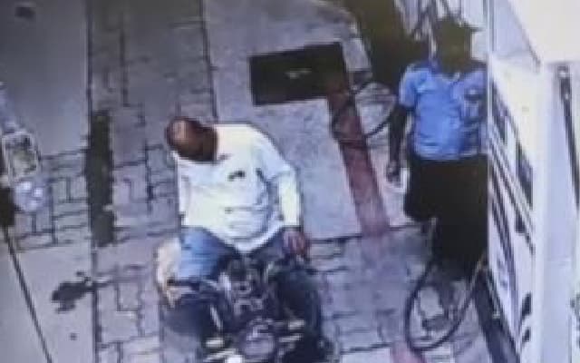 Mobile Phone Use at Petrol Pump Triggers Explosion; Horrific Video Emerges