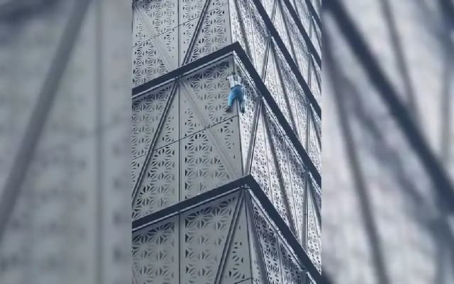 Polish Daredevil Arrested Scaling Buenos Aires Skyscraper