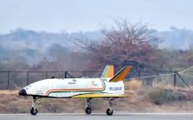 ISRO’s Pushpak Demonstrates Advanced Landing Capabilities in Final RLV Test