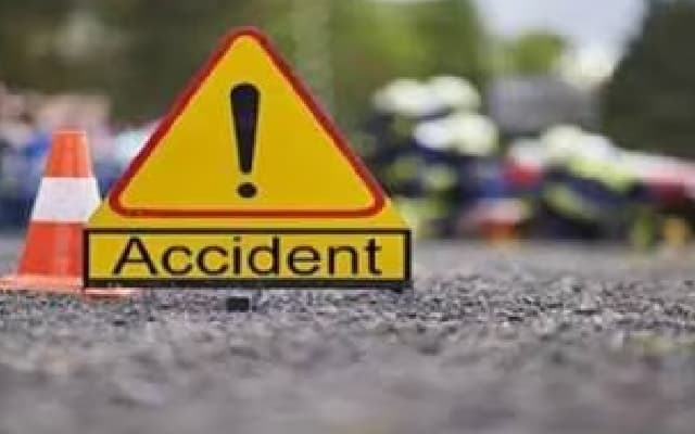 13 killed after bus crashes into stationary truck in K’taka