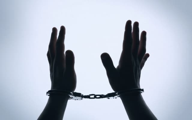 Man held for breaking window glasses of 8 parked vehicles in Bengaluru