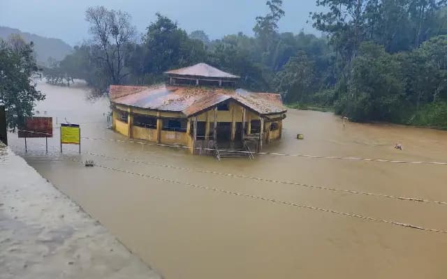 Heavy Rains Cause Flooding in Madikeri, Disrupting Daily Life