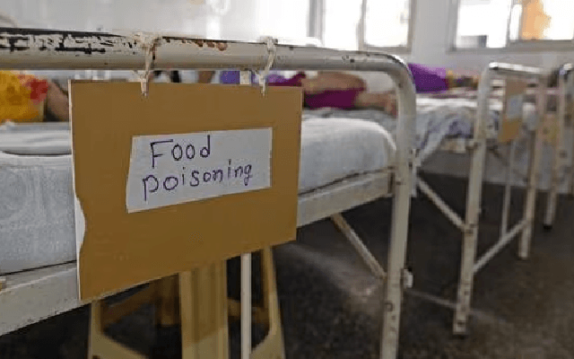 Food Poisoning Outbreak Hospitalizes 33 Students in Kalaburagi School