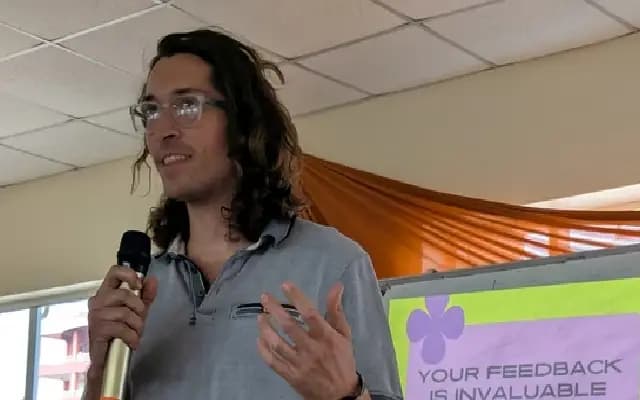 American Entrepreneur Faces Abusive Messages During Hiring Process
