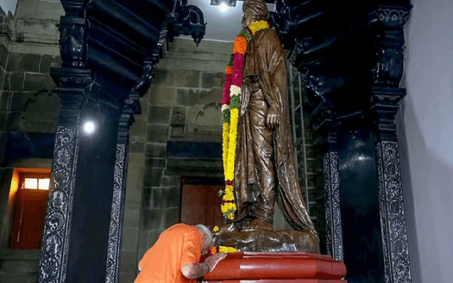 PM Modi pays homage to Swami Vivekananda on his death anniversary