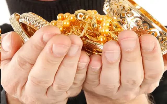 Gold Jewellery Theft from Elderly Woman’s Ear in Vittal Padnur Village