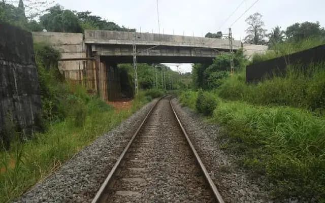 Thokkottu Residents Demand Flyover or Underpass at Railway Track