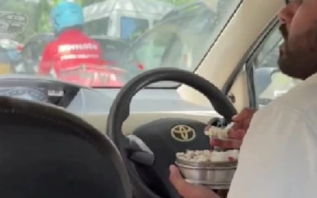 Massive traffic jams in Bengaluru, Social Media Flooded with Complaints