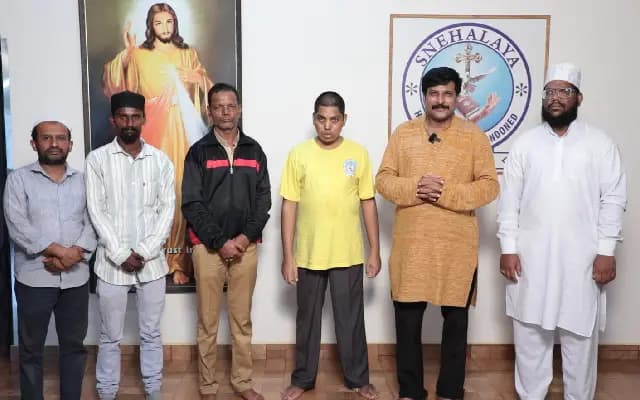 Moharam Gift: A Heart-warming Reunion after Six Years