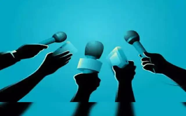 Dakshina Kannada DC Honours Journalists for Humanitarian Assistance