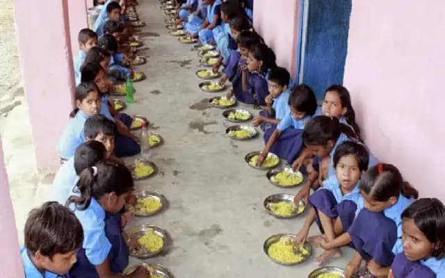 Fifty Children Fall Ill After Lizard Contamination at Raichur School