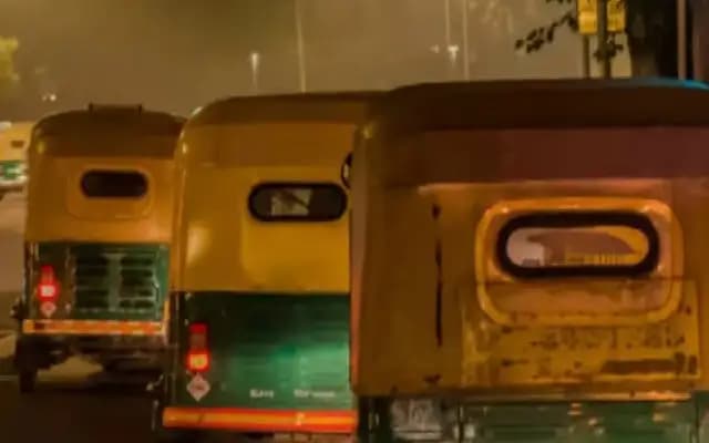 Driver’s Harrowing Encounter with Auto Rickshaw on Bengaluru-Mysuru Highway