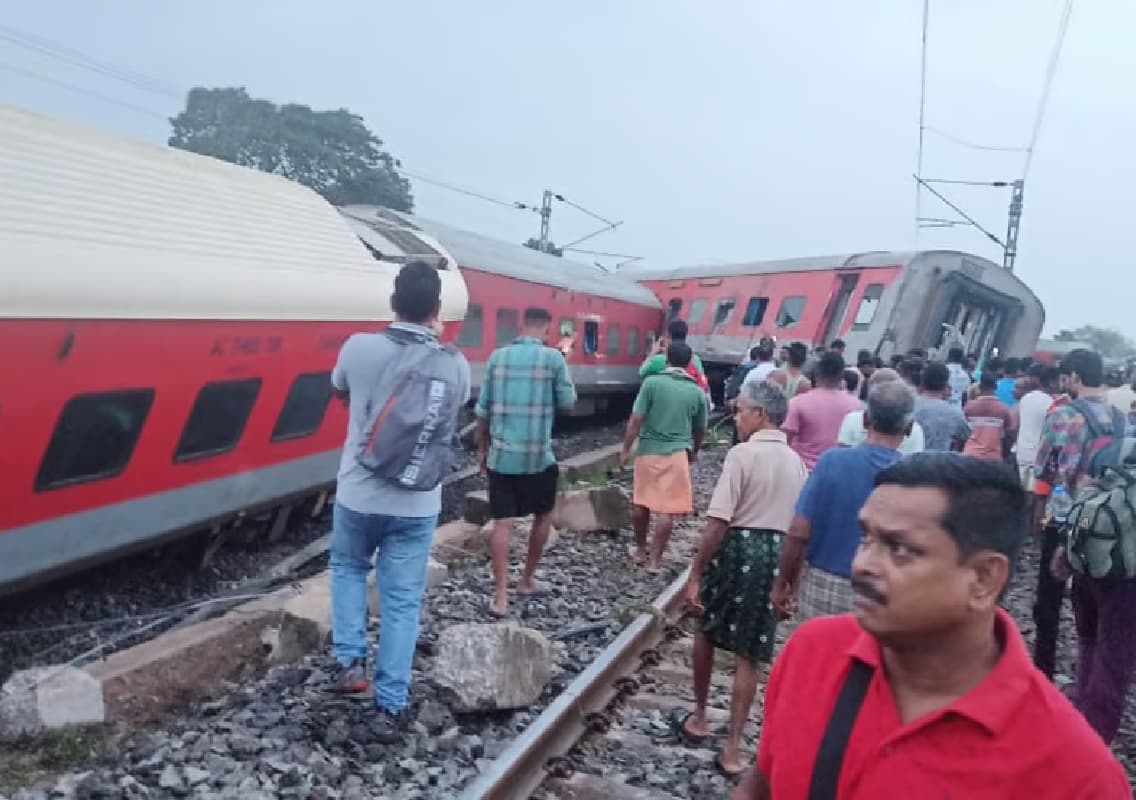 18 Coaches of Howrah-CSMT Express Derail in Jharkhand