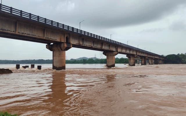 Rising Netravati River Threatens Floods, Schools Prepare for Closures