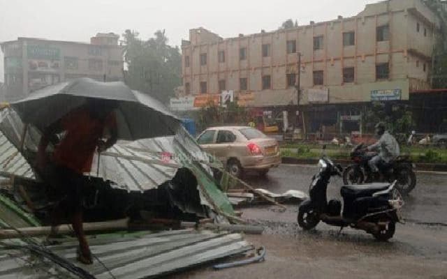 Roof Collapse Near Kottara Chowki Causes Significant Damage