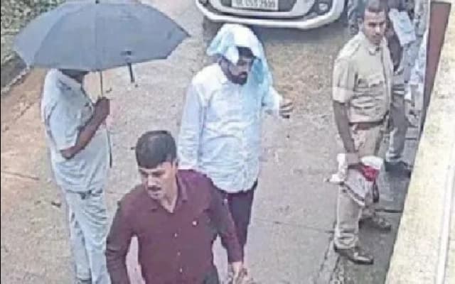 Intruders Posing as Officials Attempt Home Invasion in Manoor