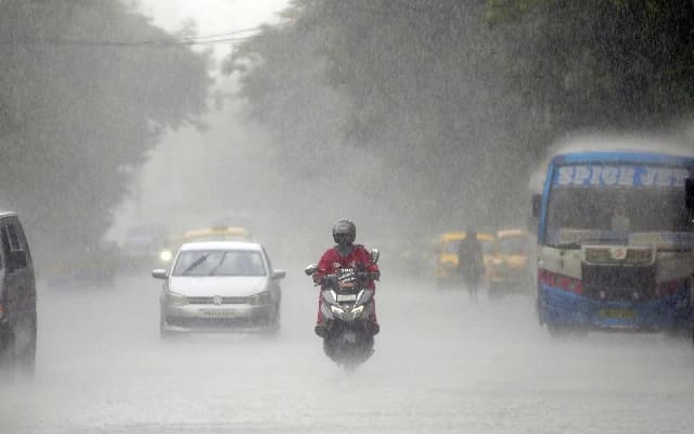 Heavy Rainfall Causes Disruptions in Chikkamagaluru, Kodagu, and Dakshina Kannada