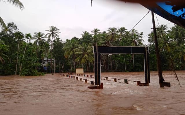 Wayanad Floods Disrupt Mysuru-Wayanad Route; Kapila River in Spate