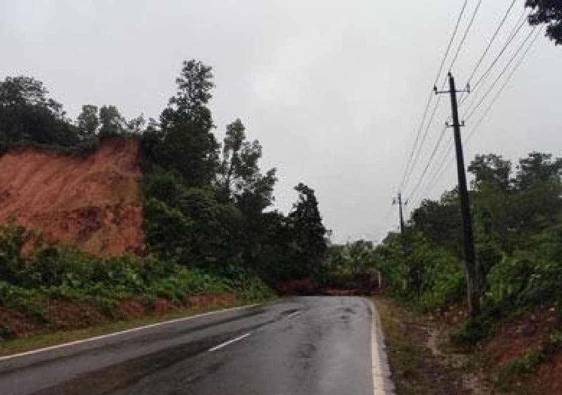 Hill collapse closes Mani-Mysuru highway in Puttur